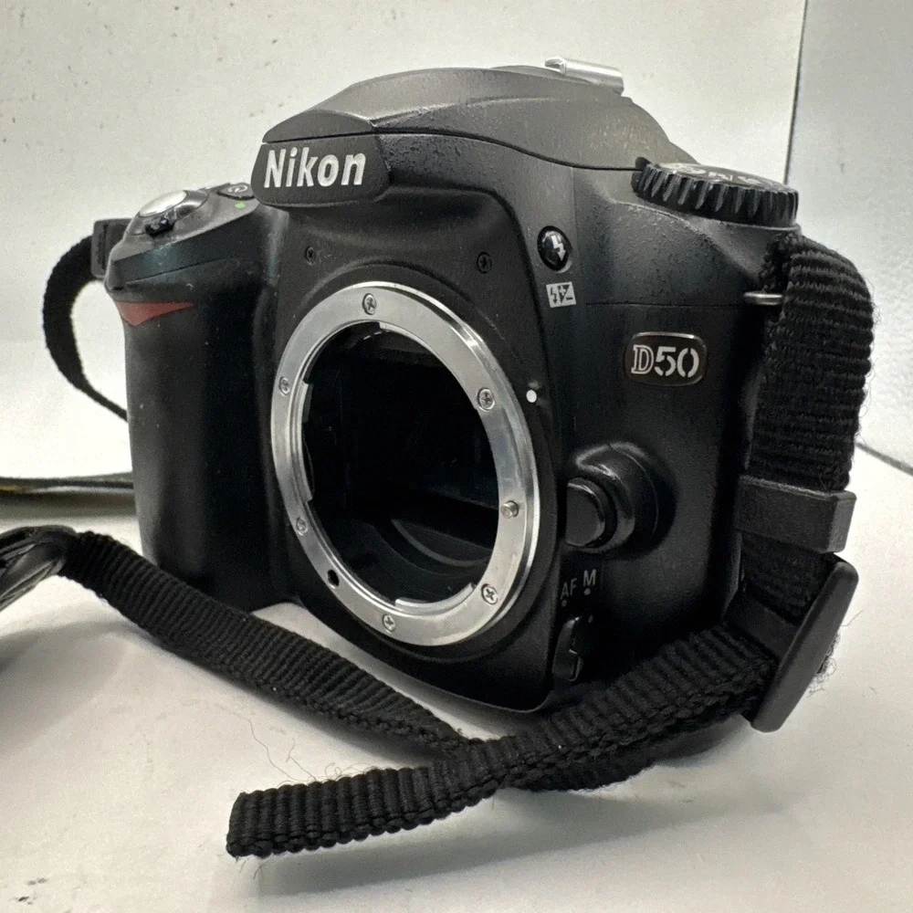 Nikon D50 6.1MP Digital SLR DSLR Camera Body